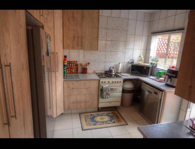 3 BEDROOM TOWNHOUSE FOR SALE IN ASTON MANOR